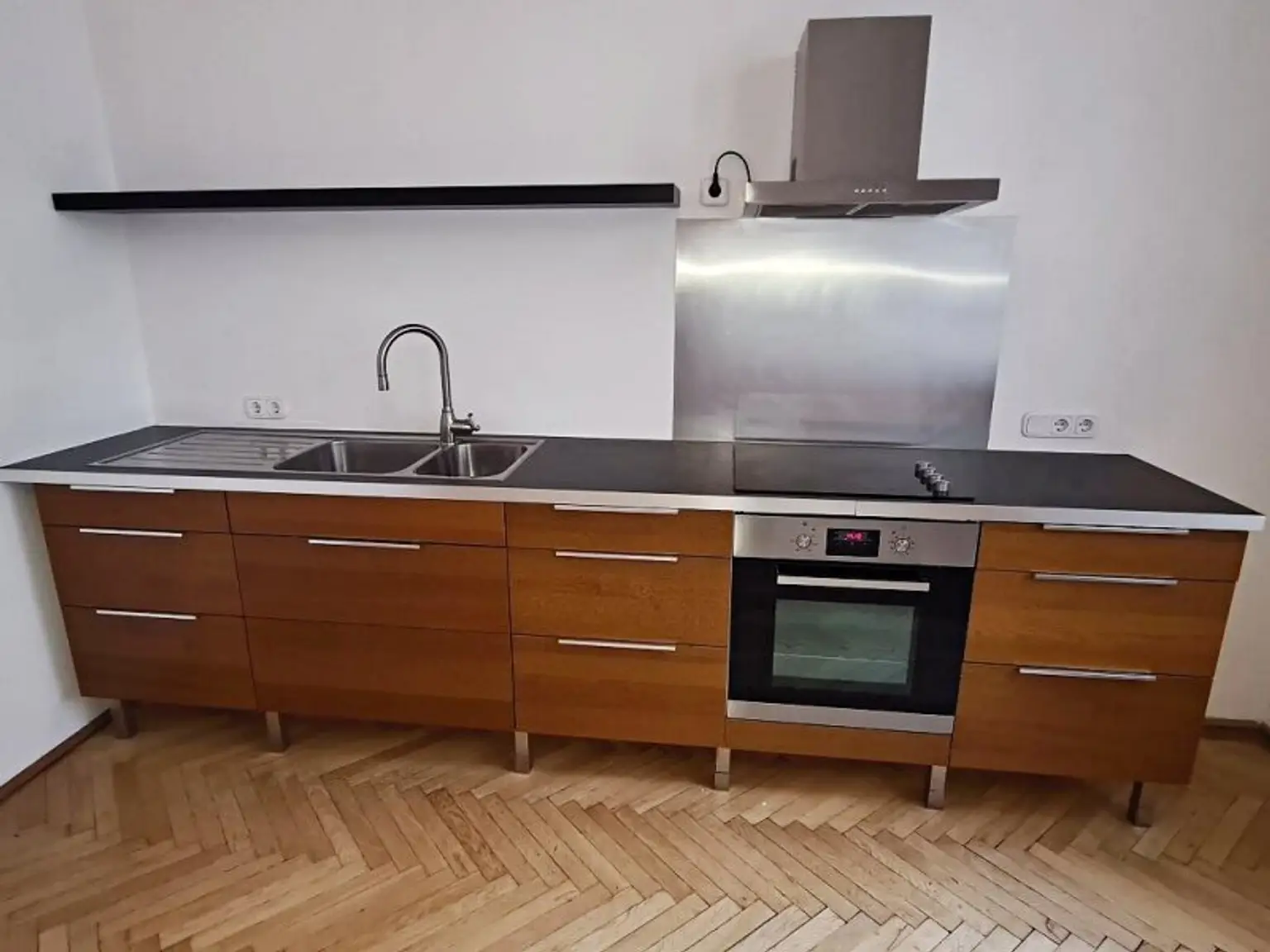 MÖLLWALDPLATZ, gepflegte 59 m2 Altbau, Wohnküche, 1 Zimmer, Duschbad, Parketten, Flügeltüren, U1-Nähe