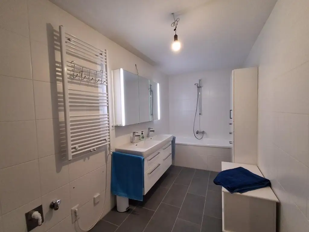 "Neue vollausgestattete - 4-Zimmer-Balkonwohnung Jedlesee"