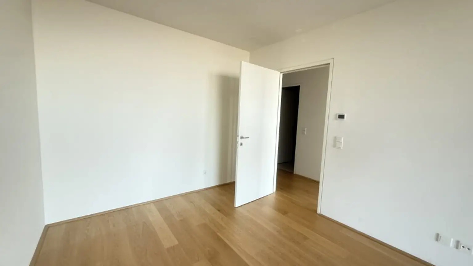 UNBEFRISTETE 2-Zimmer Neubauwohnung mit Freifläche + Extras im Haus