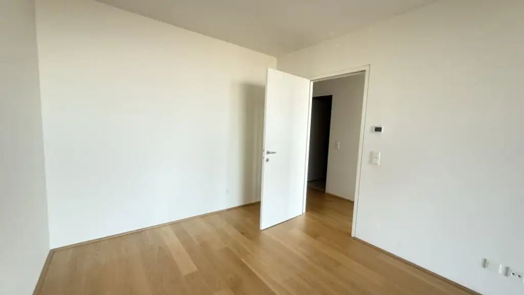 UNBEFRISTETE 2-Zimmer Neubauwohnung mit Freifläche + Extras im Haus