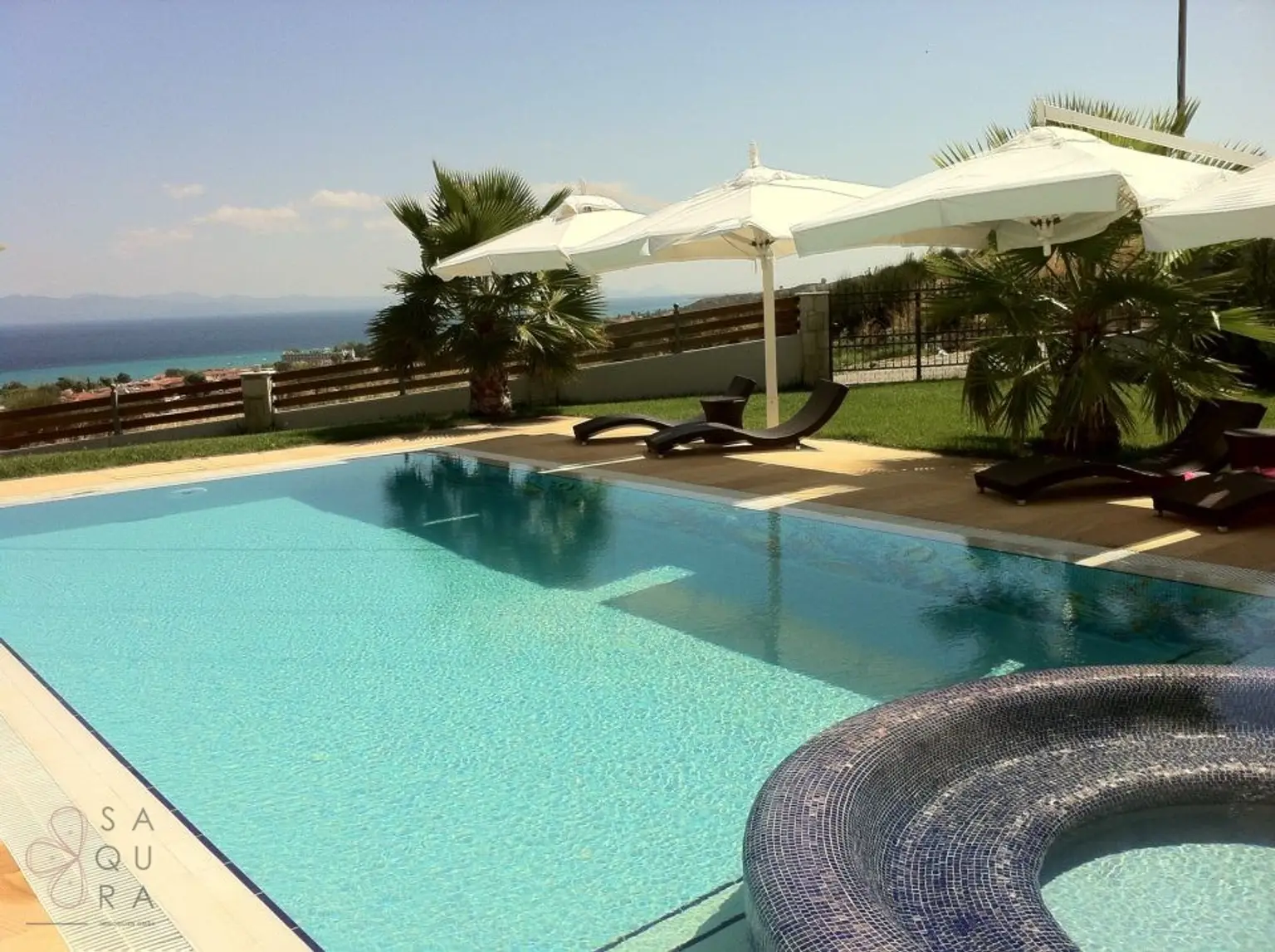 Moderne Villa mit Pool – Privates Refugium in exklusiver Wohngegend