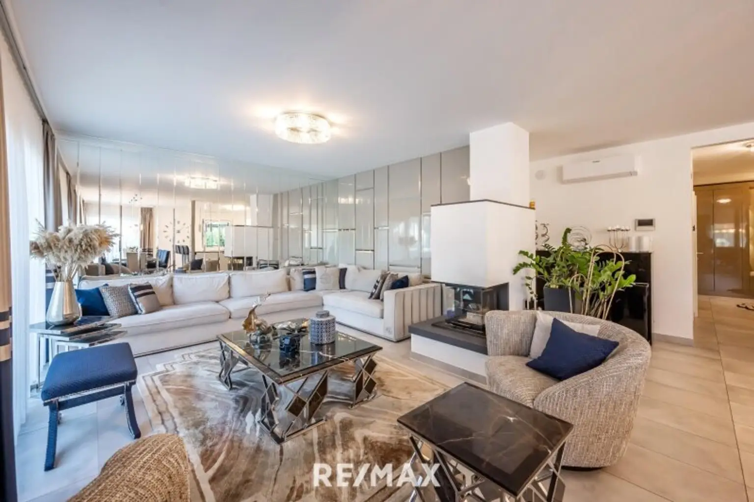 WOHNEN MIT STIL | KOMFORT | LUXUS UND SWIMMINGPOOL in Grünruhelage.