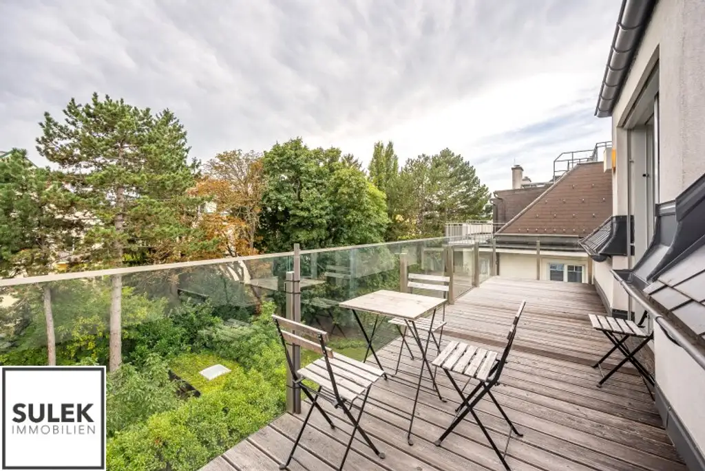 Ab Dezember: zentral begehbare 3 Zimmer Dachgeschoss Wohnung mit südseitigem Balkon im Herzen Döblings!