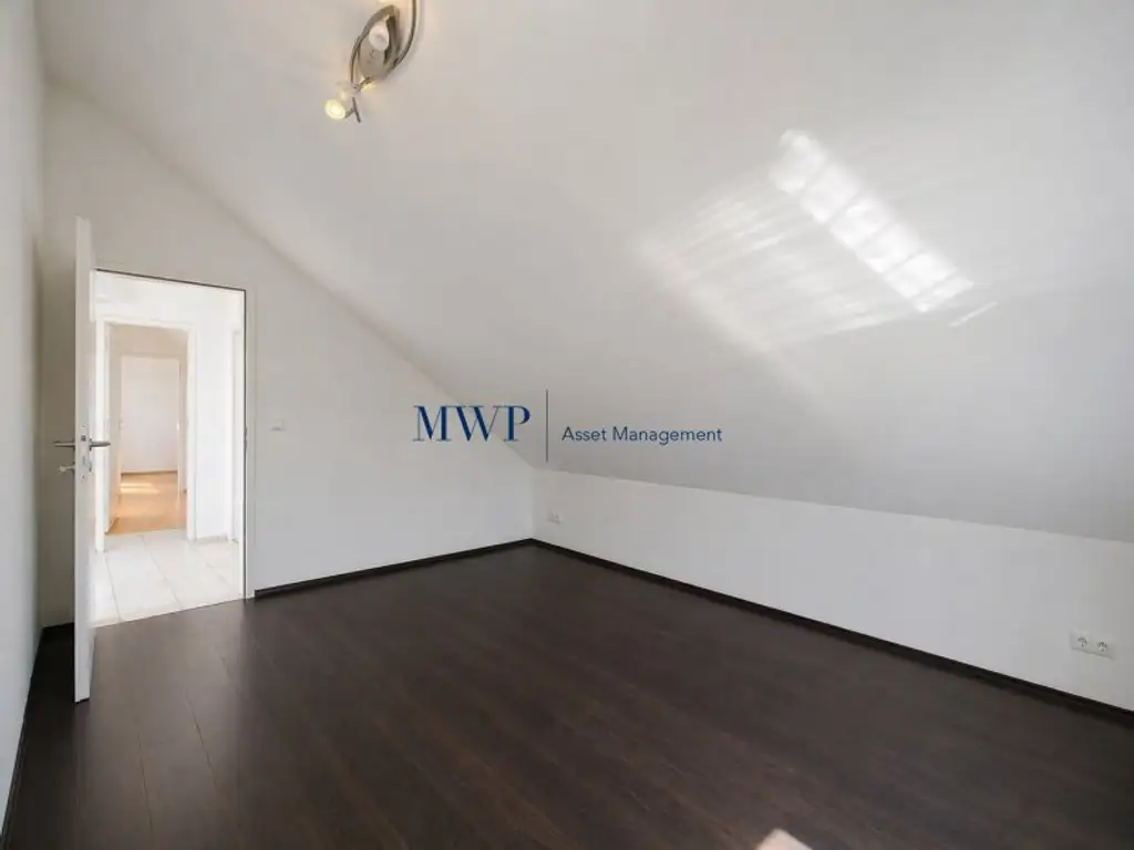 Freistehendes Einfamilienhaus mit 6-Zimmern plus Keller in Esslinger Ruhelage – diskret gelegen auf Eigengrund