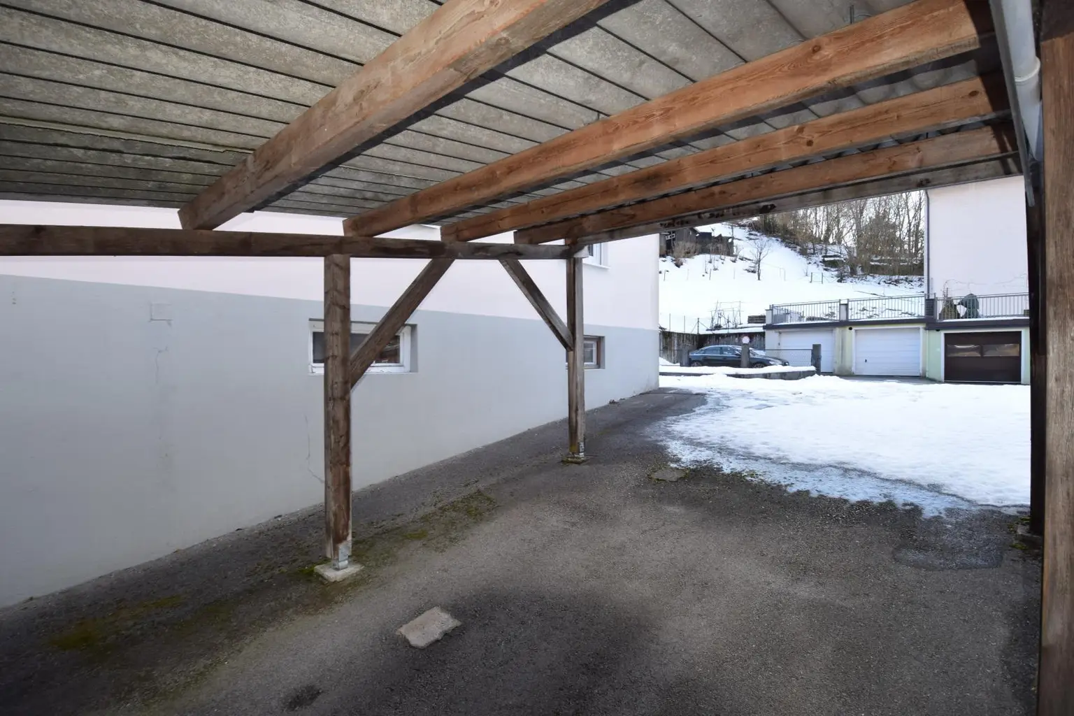 Einfahrt Carport