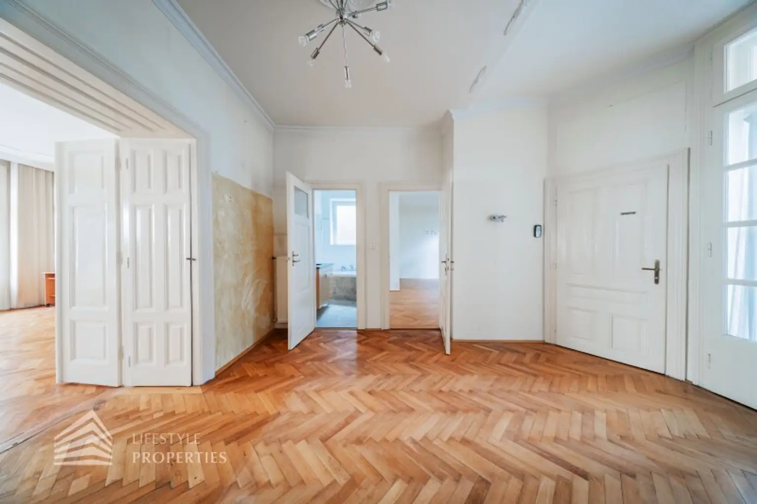 Charmante 3-Zimmer Altbauwohnung mit Loggia, Nähe Volksoper