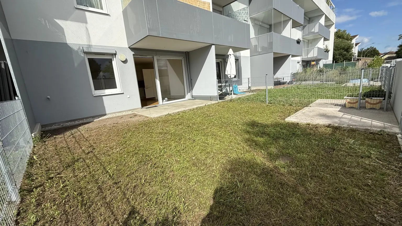 Moderne 4-Zimmer-Neubauwohnung mit 245m² EIGENGARTEN nahe Akademiepark