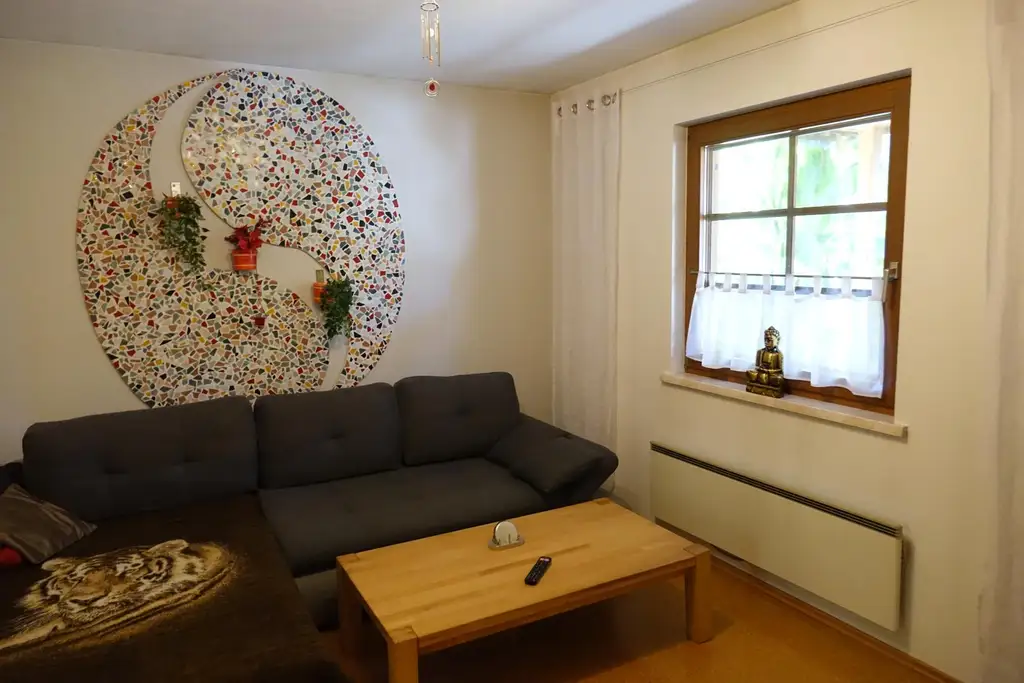 Geräumiges Einfamilienhaus, vollunterkellert, mit sehr schönem Garten!