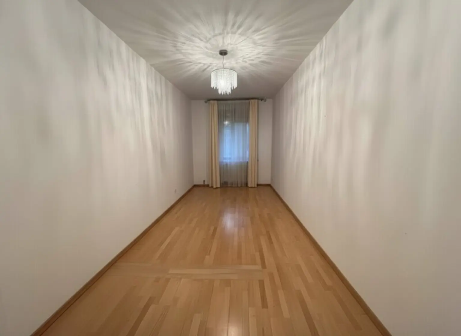 Wohnglück mit Garten & Pool – Charmante 5-Zimmer Wohnung in Ruhelage