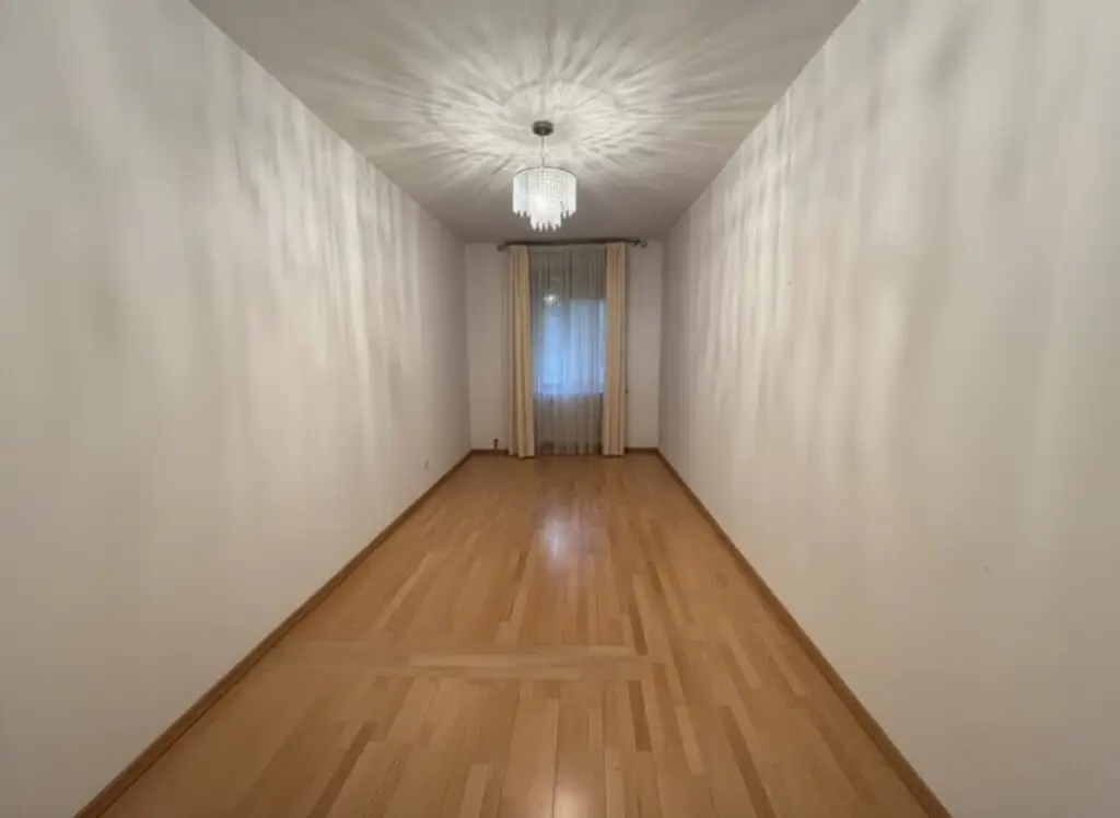 Wohnglück mit Garten & Pool – Charmante 5-Zimmer Wohnung in Ruhelage