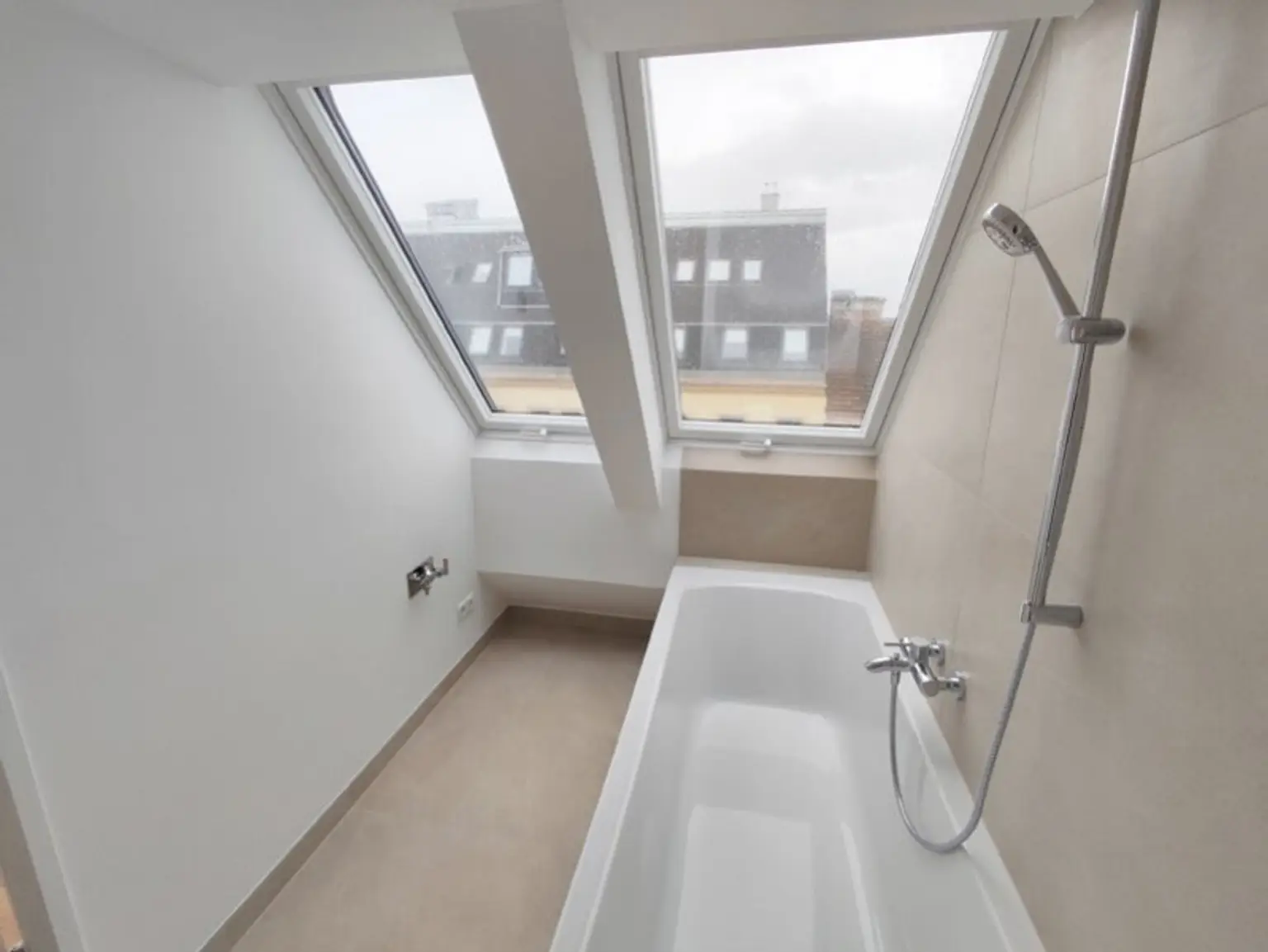 Modern wohnen in Meidling! DG-3-Zimmer-Erstbezug mit Sonnenterrasse - Top71