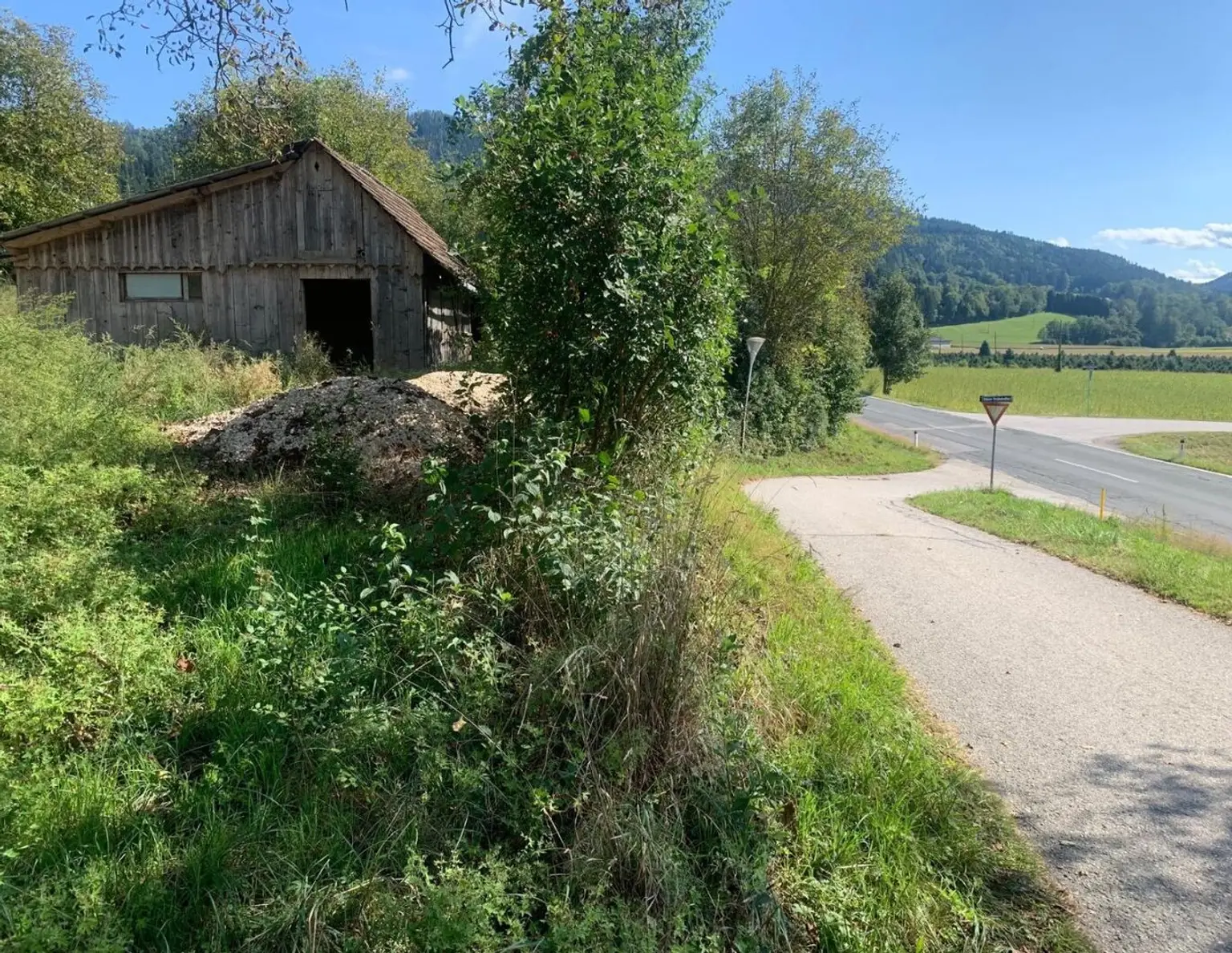 St Veit / St Donat : 2,7 Ha Land- und Forstw. -Grundstück mit Widmungpotenzial , zzt Pferde Weide mit Stall & Quelle, in traumhafter Lage in Kärnten - für 349.000,00 € zu haben!