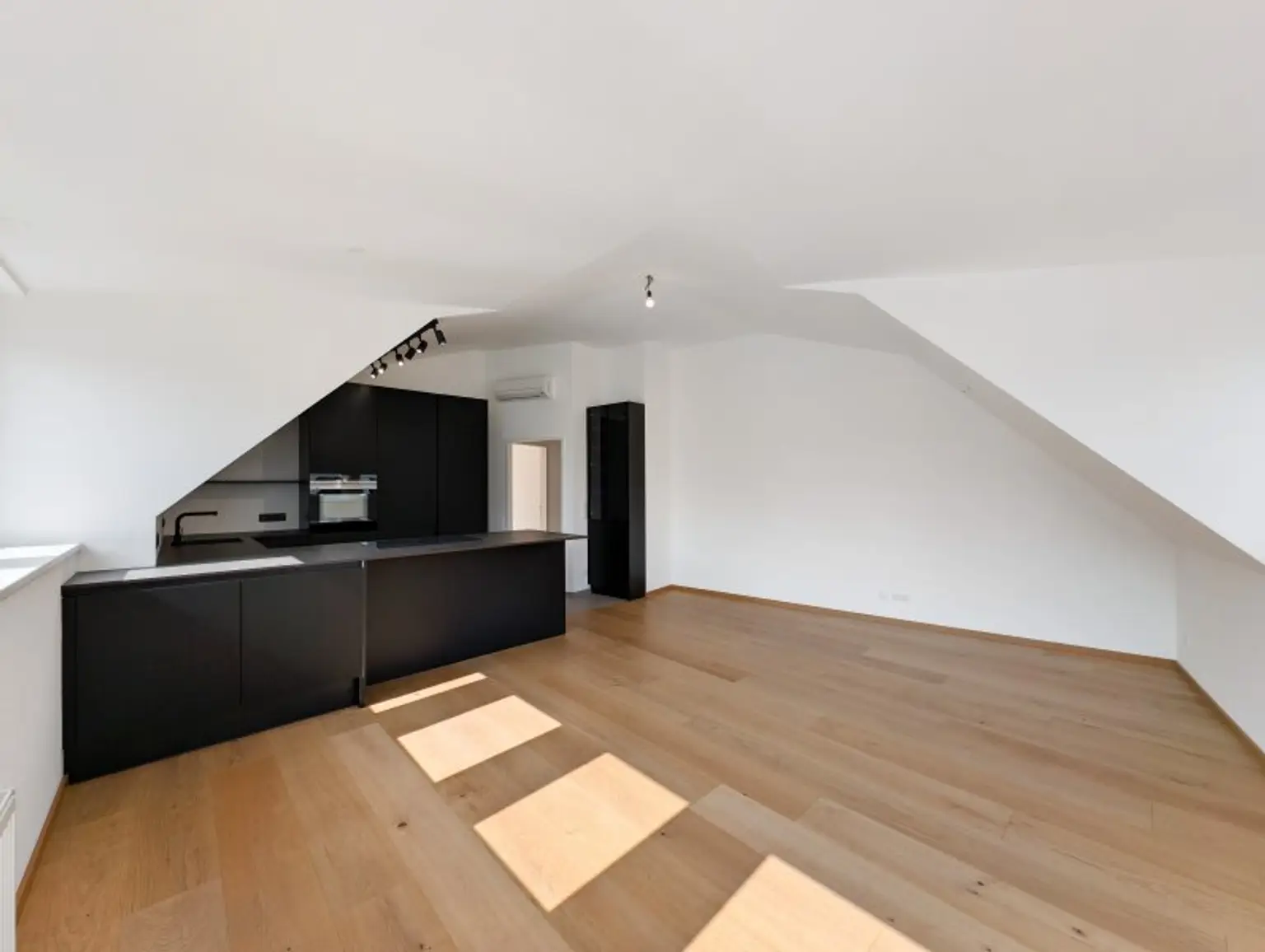 ++NEU++ Fantastische 3-Zimmer Dachgeschosswohnung mit großer Dachterrasse!