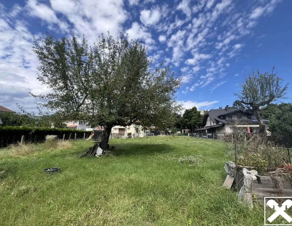 RARITÄT - Attraktives Baugrundstück mit Altbestand in Bestlage