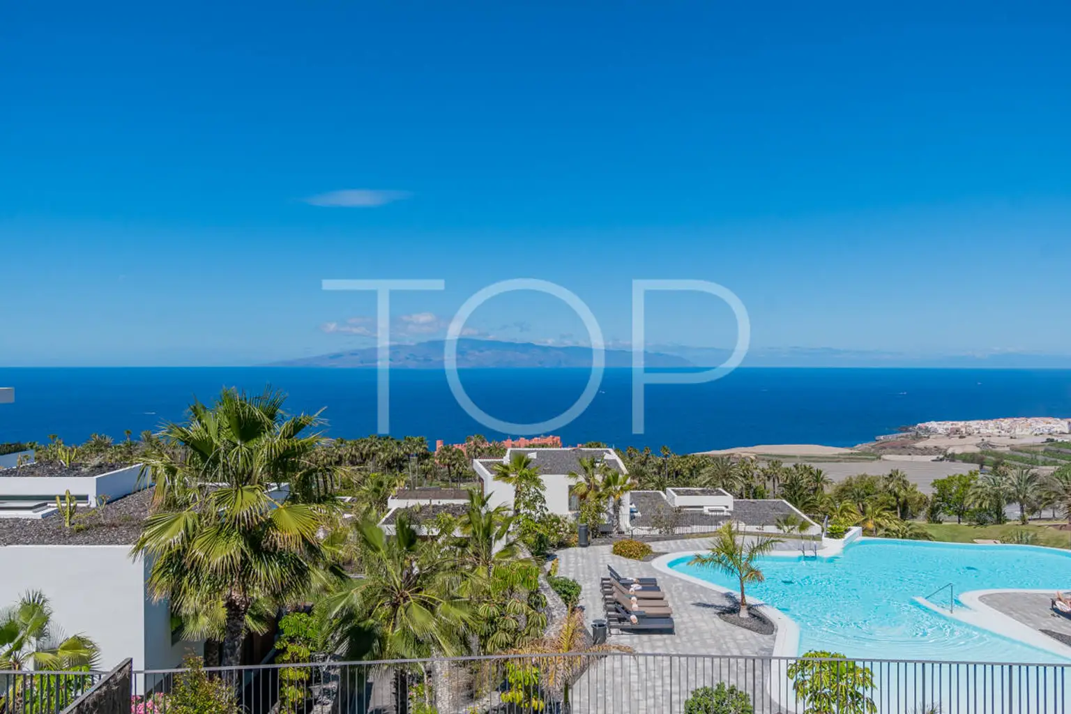 Luxury apartment with garden, jacuzzi and panoramic sea views in Jardines de Abama
