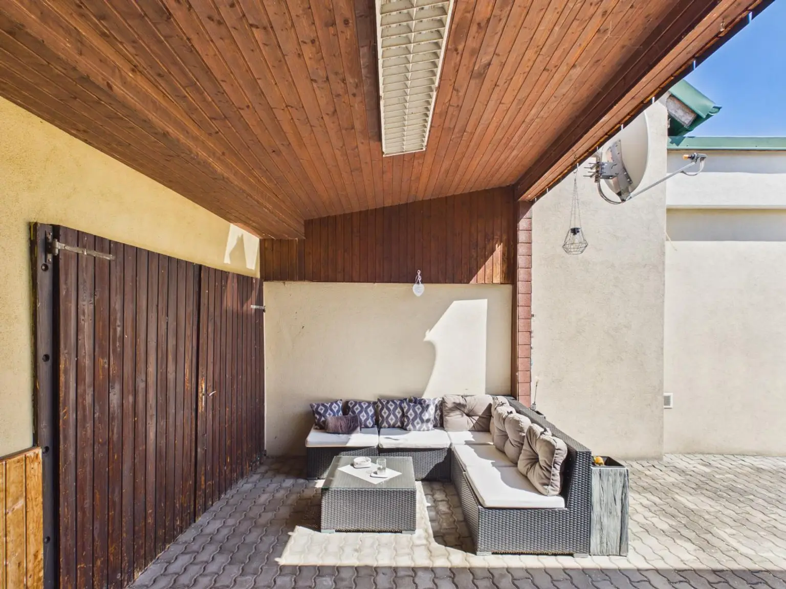 überdachte Terrasse