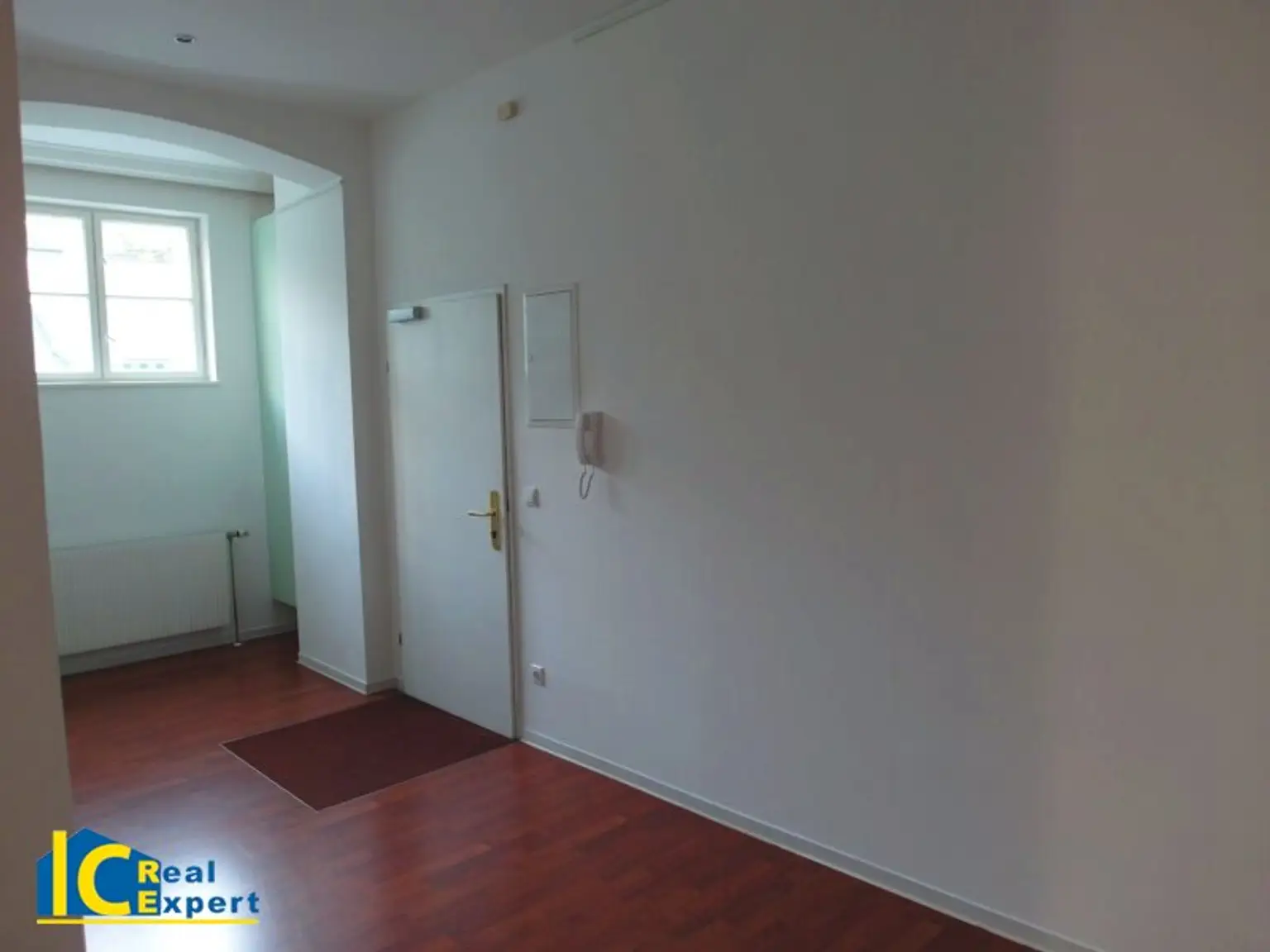 Großzügige Stadtwohnung im Biedermeierhaus, –schön, gepflegt und mit Garage!