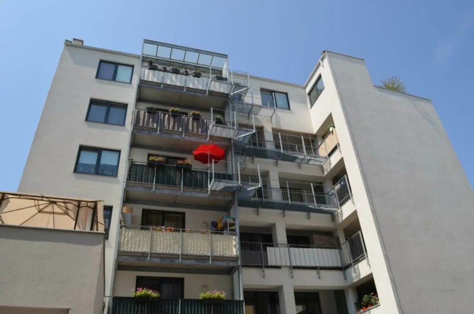 HOFRUHELAGE, HUMBOLDTGASSE, 80 m2 Neubau inkl. Loggia, 2 Zimmer, Komplettküche, Wannenbad, Parketten, U1-Nähe