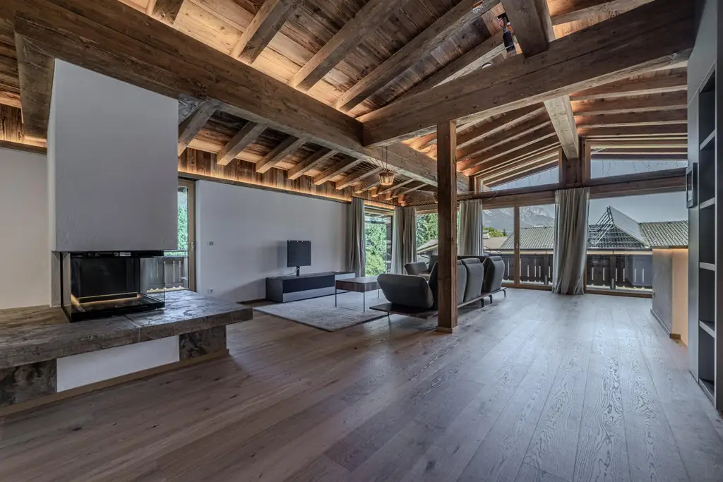 Exklusives Doppelhaus mit Gewerbefläche und Outdoor-Pool in sehr ruhiger Lage
