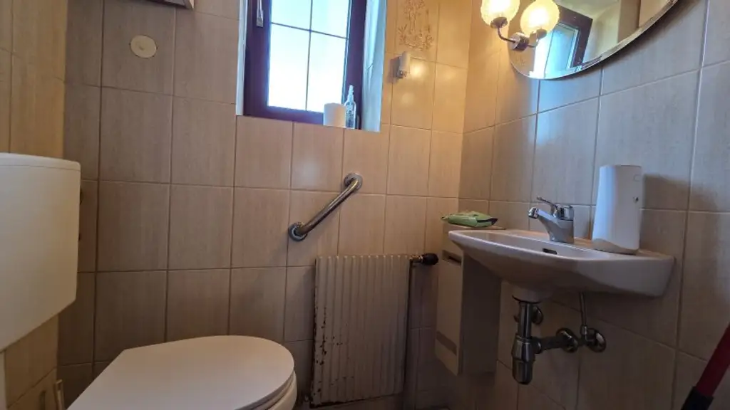 Geräumiges Einfamilienhaus in Silberwald mit Pool, Photovoltaikanlage und KFZ Garage – Ihr neues Zuhause wartet!