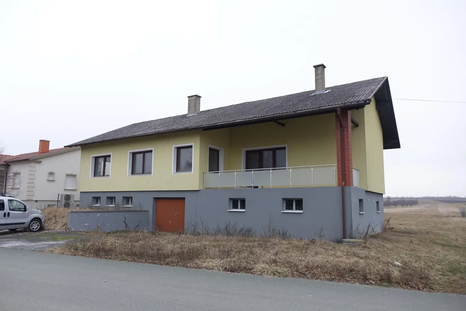 Ansicht von der Zufahrt