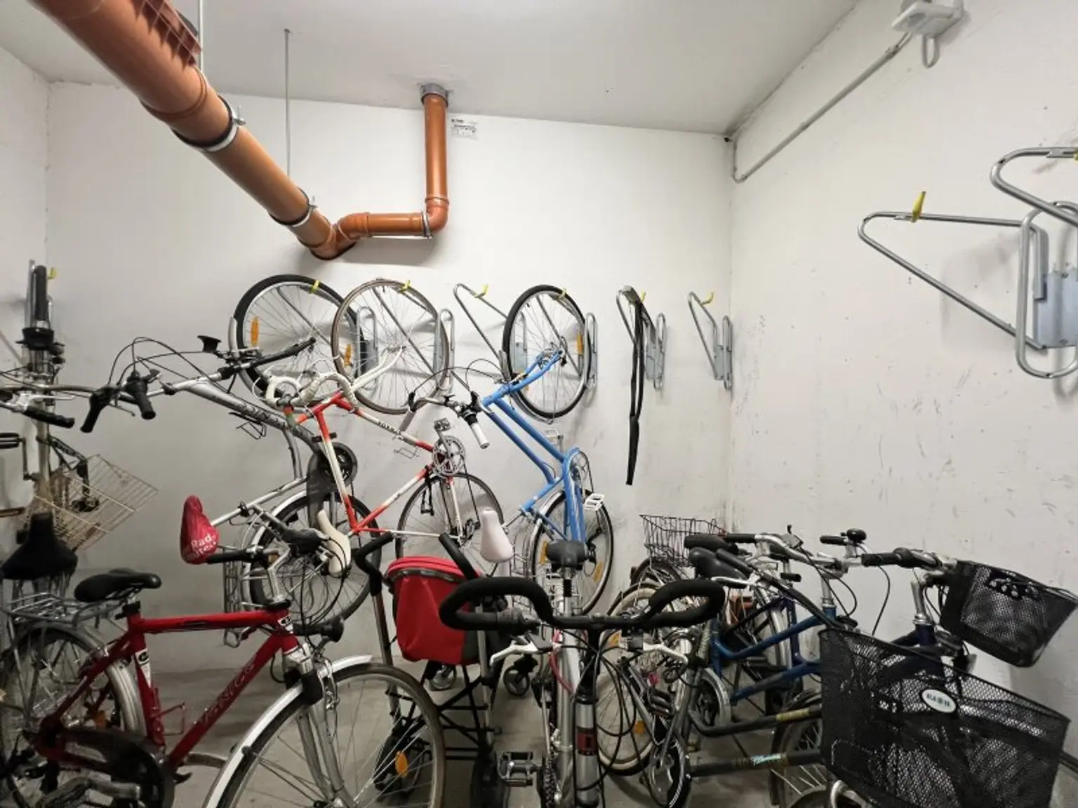 Charmante Dachgeschoss-Maisonettenwohnung in der Barichgasse nahe Dannebergplatz - befristet (!)