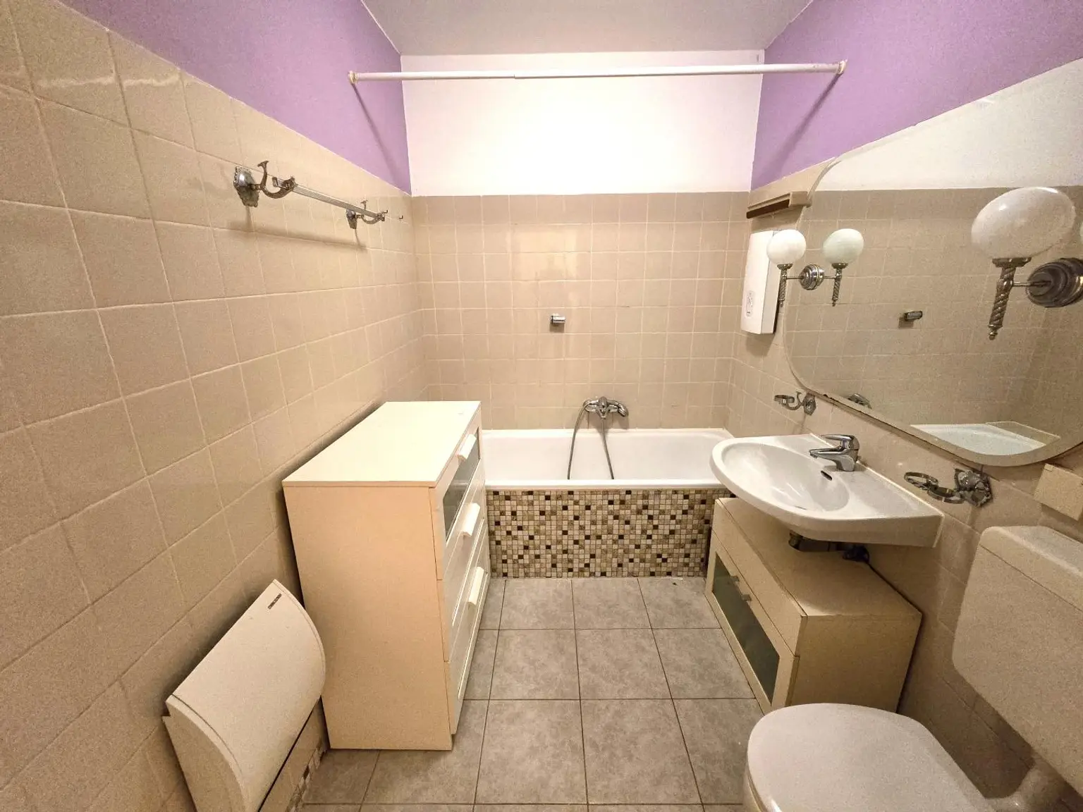 LAGE, LAGE, LAGE... 51 m² Wohnung in NEUWALDEGG - sanierungsbedürftig