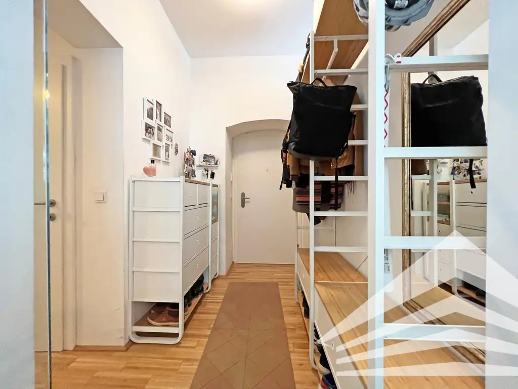 Stilvolle 3 Zimmer-Altbauwohnung mit DAN-Küche an der Donaulände