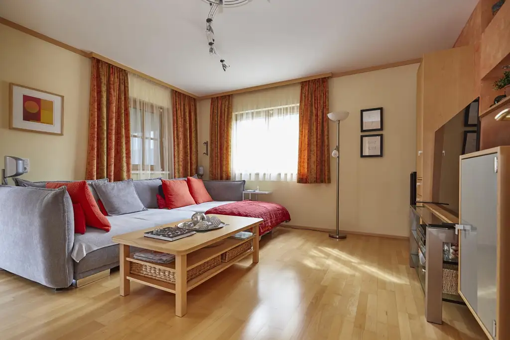 Großzügiges Wohnhaus mit wunderschönem Garten!