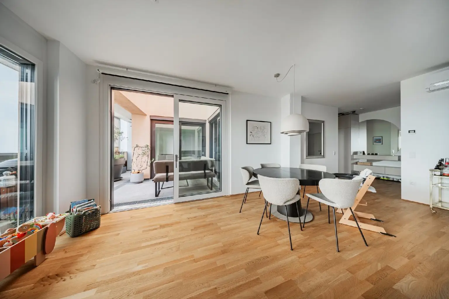 Penthouse im 34. OG mit Terrasse I 360° Wienblick I Designküche I TG Platz mit E-Ladestation