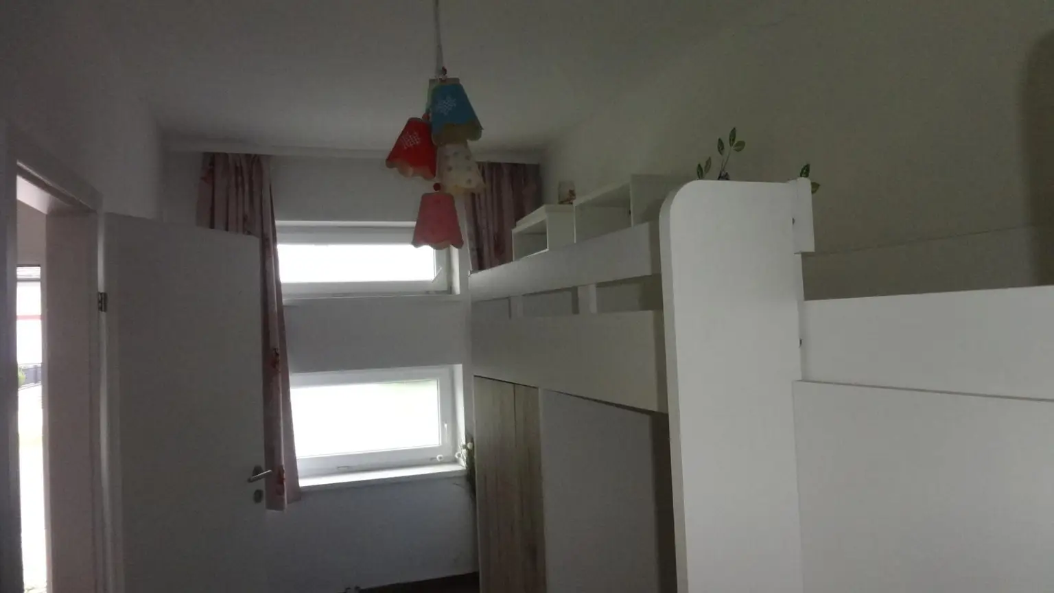 Einfamilienhaus mit Nebengebäude