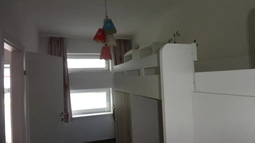 Einfamilienhaus mit Nebengebäude