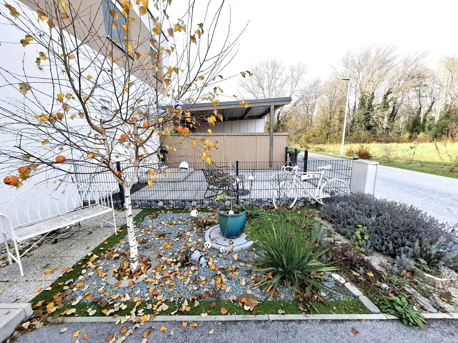 Neuwertige Doppelhaushälfte mit TOP Ausstattung in ruhiger Ortsrandlage