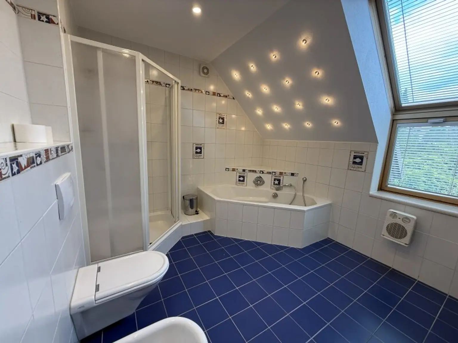 Möbliertes Einfamilienhaus mit Garten, Pool und Sauna