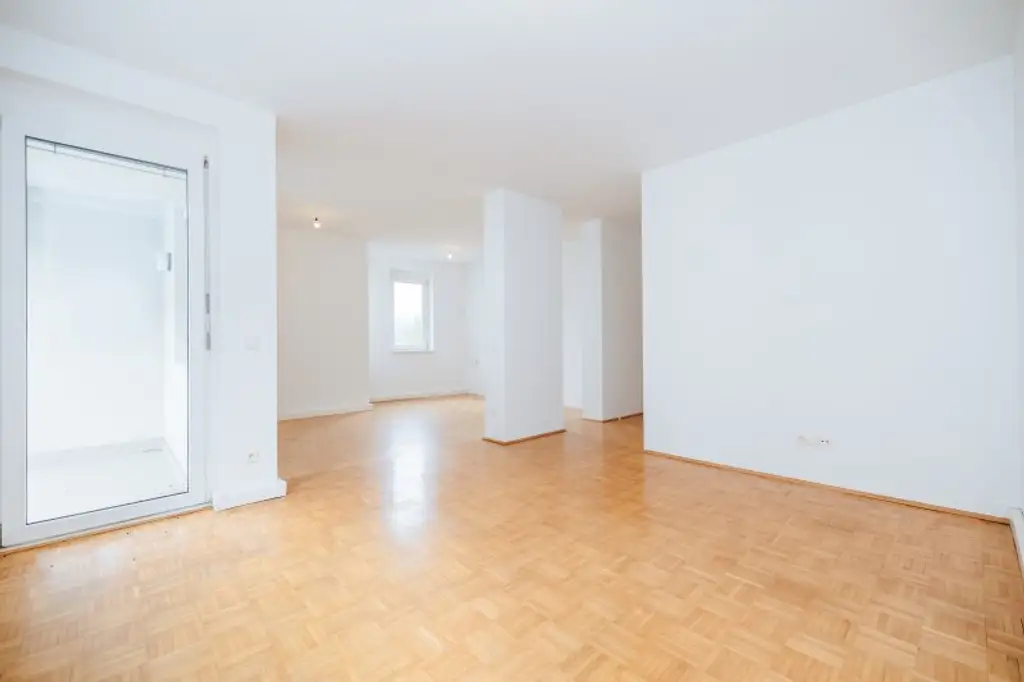 LOGGIA I LICHTDURCHFLUTET I PARKETT I ABSOLUTE RUHELAGE I BADEWANNE I AB SOFORT I PROJEKT WOHNEN I