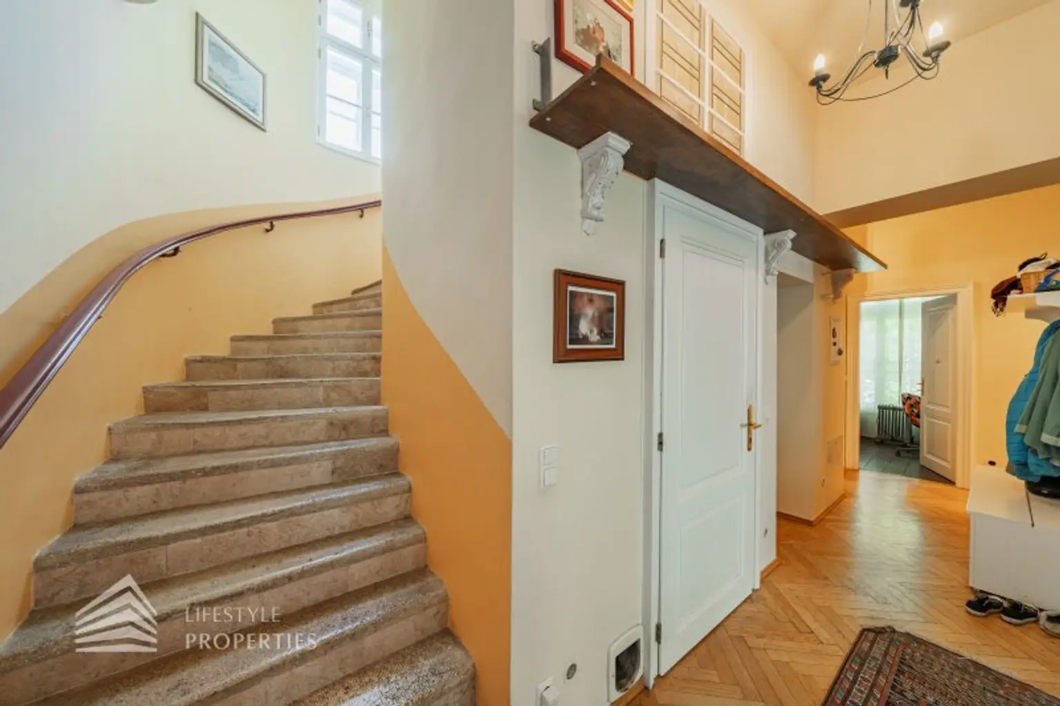 Luxuriöser 14- Zimmer Wohntraum mit Dachterrasse und Pool, Nähe Wilhelminenschloss