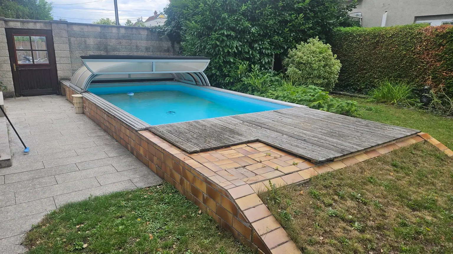 Pool offen  (Folie vor 3 Jahren erneuert)