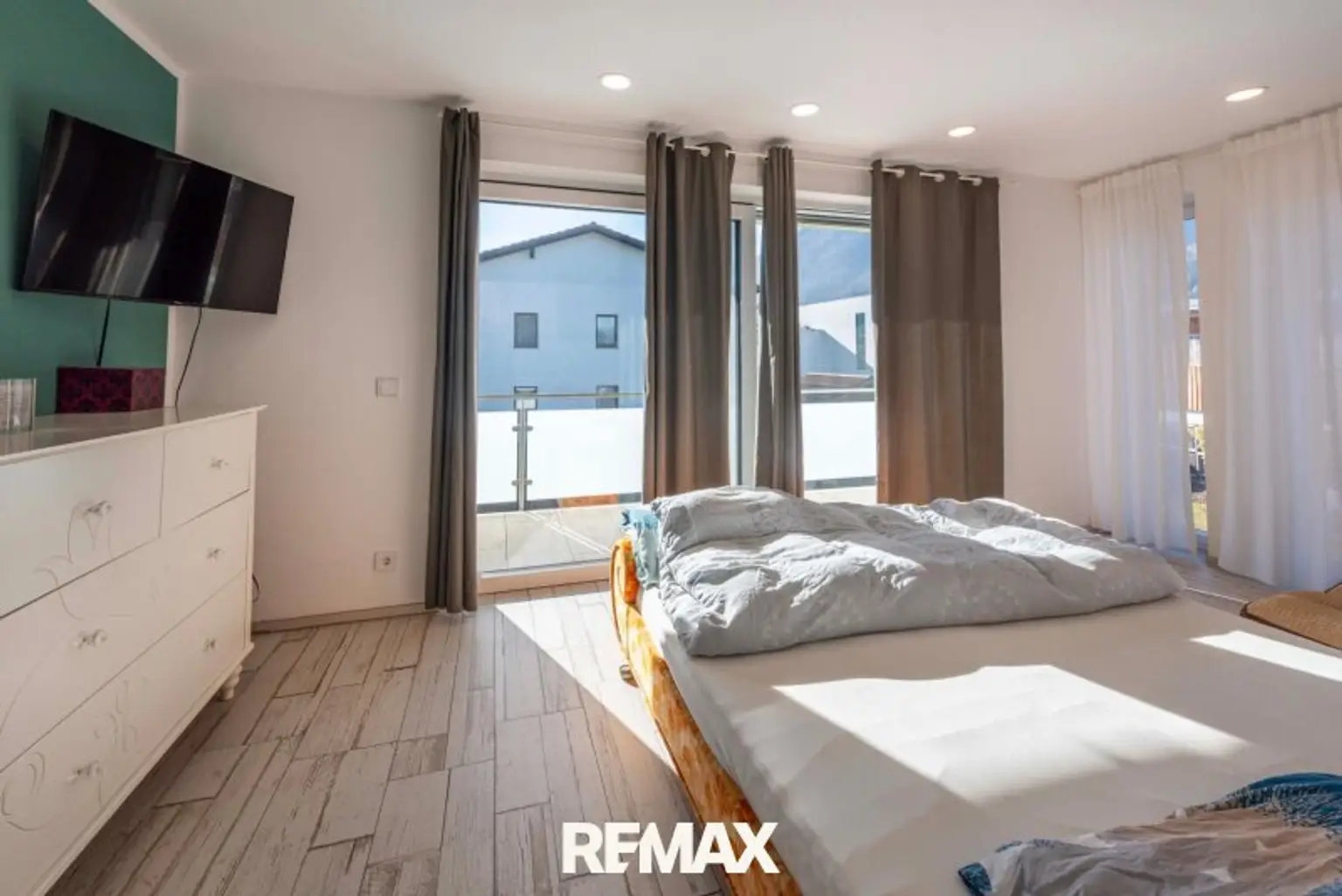 Schlafzimmer mit Ausgang Loggia