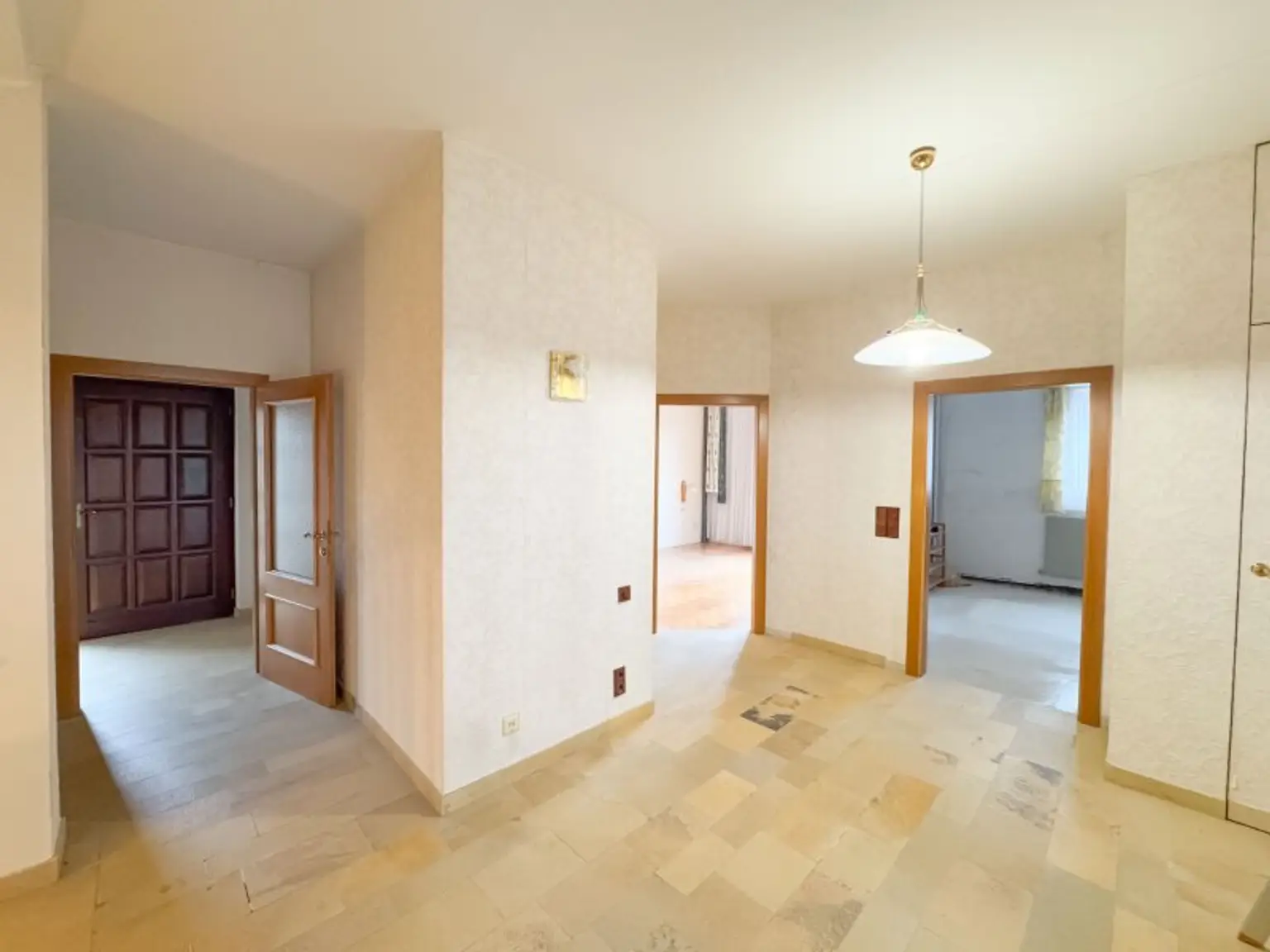 🏡 Großzügiges Einfamilienhaus mit Werkstattkeller, Garage & Terrasse in Stockerau mit Ausbaupotenzial!
