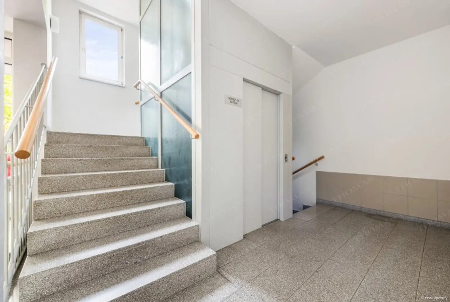 Lichtdurchflutete Maisonette mit Dachterrasse direkt am Währinger Park