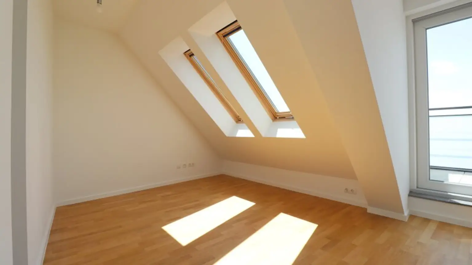 Familienfreundlicher Erstbezug, 2 großartige Terrassen, Hausgarten, nahe Elterleinplatz
