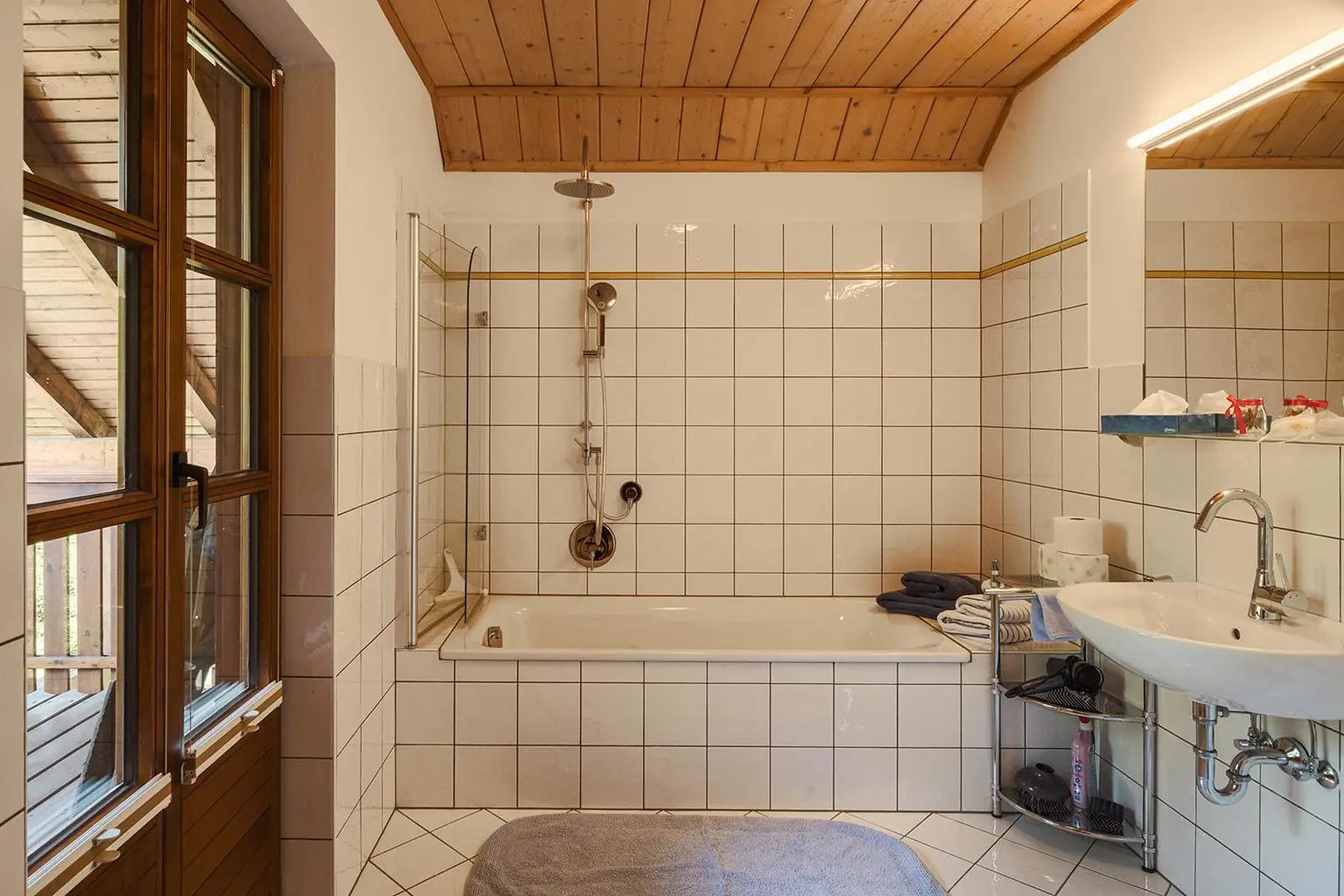 Familienanwesen - stilvoll mit großem Garten und Schwimmteich