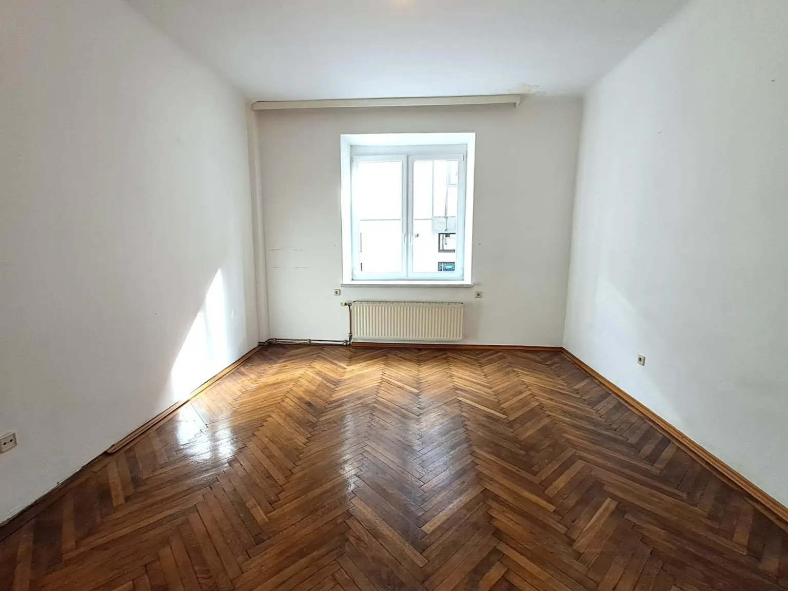 Altbau-Charme mit Potenzial – 4 Zimmer in Wien-Penzing