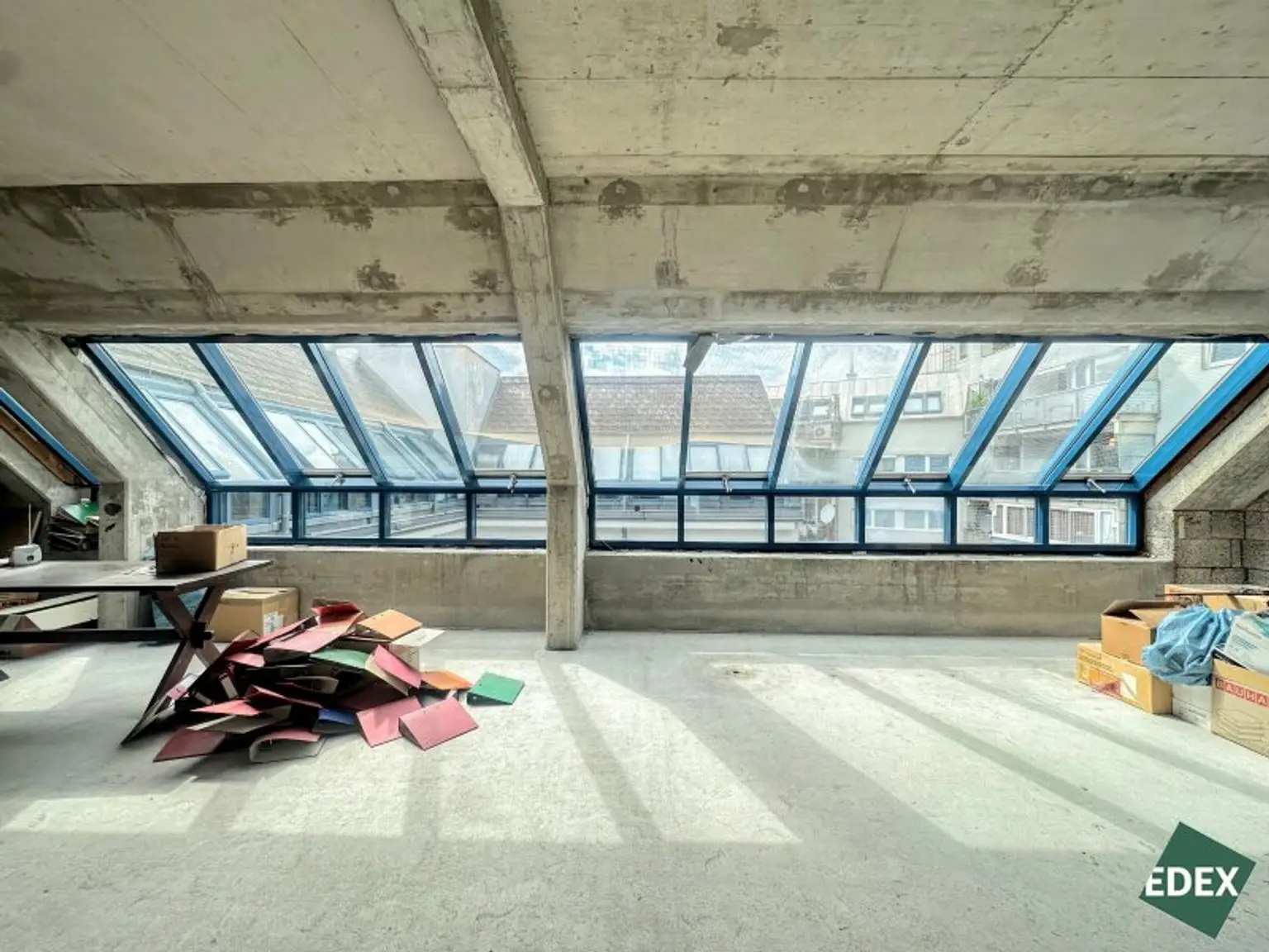 Erstbezug | Rohbau-Büro auf zwei Ebenen im Dachgeschoss mit Gestaltungsspielraum