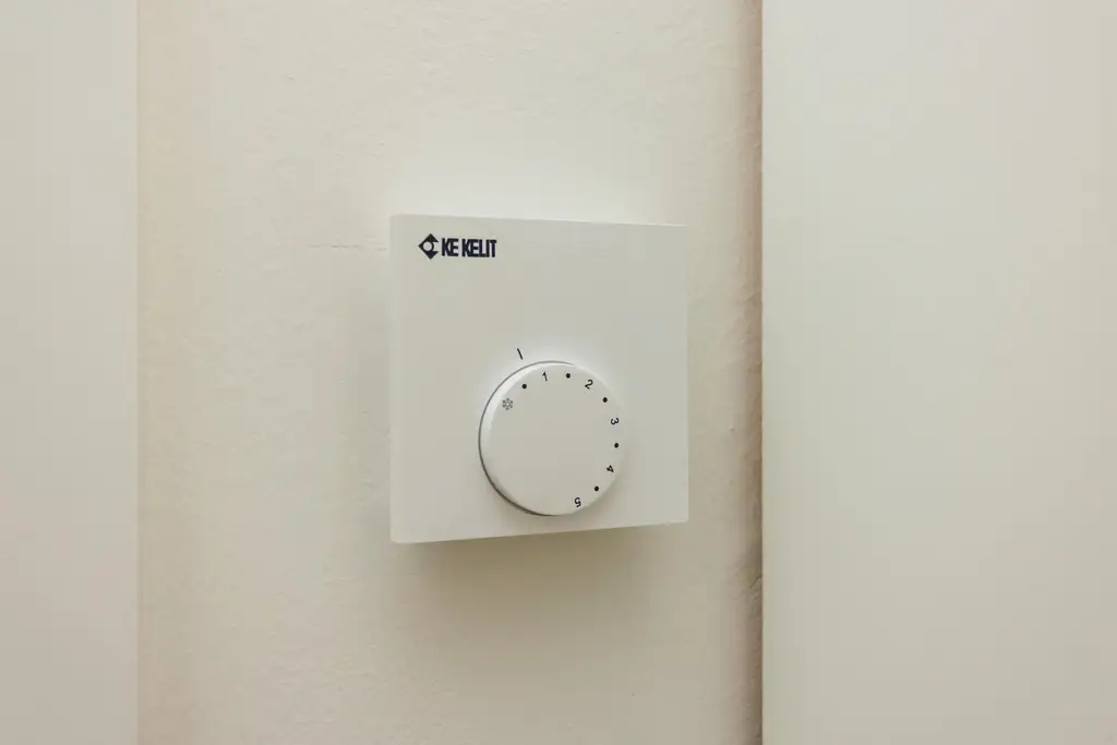 Moderne 2-Zimmer-Eigentumswohnung mit großem Balkon + Parkplatz + riesigem Kellerabteil