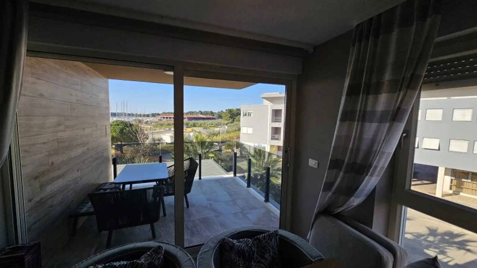 Luxuriöse Wohnung mit Garage & Meerblick an der istrischen Adria in Novigrad