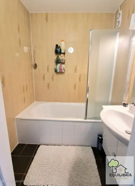 HELLE 3-ZIMMER-WOHNUNG (77m²) MIT LOGGIA UND FERNBLICK