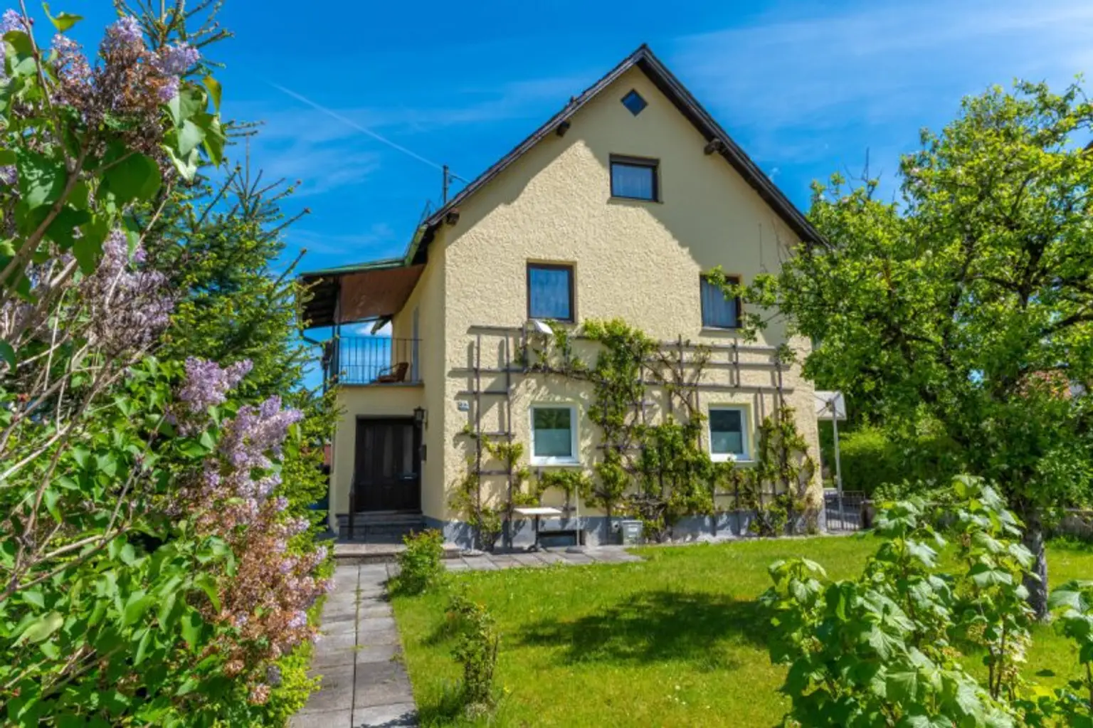 Wohnhaus mit separater Einliegerwohnung in sonniger Lage von Ebensee am Traunsee