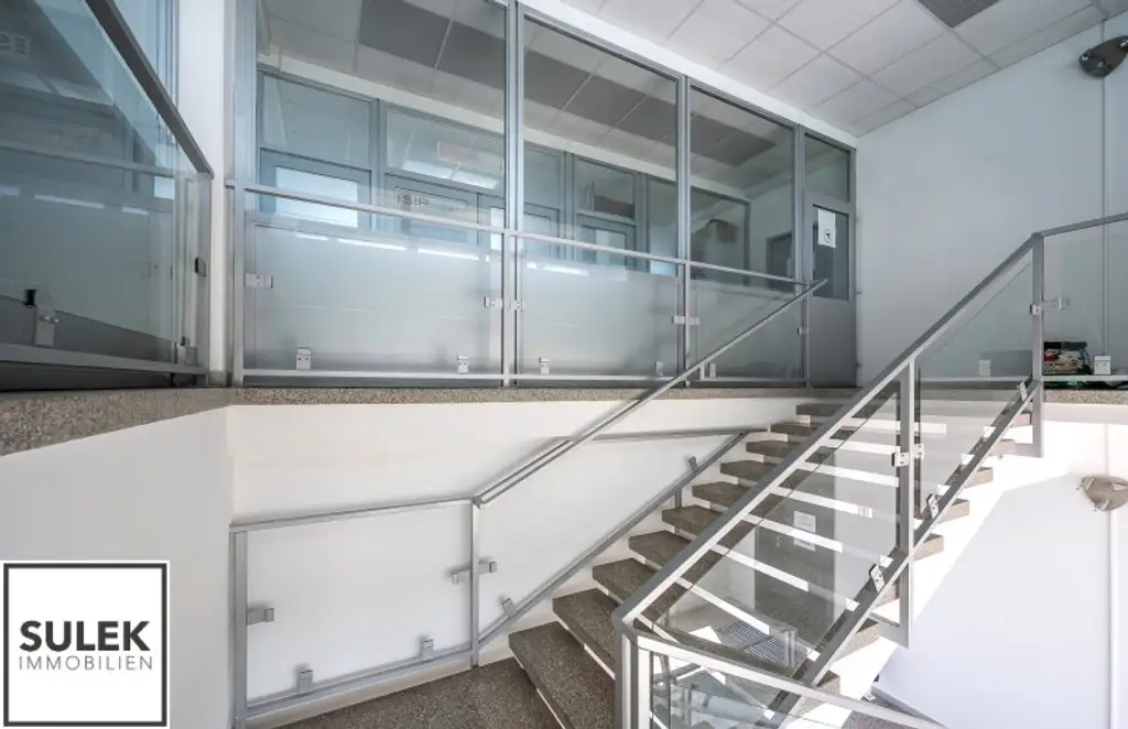 Grundstück mit vier Baukörpern - Büro-, Geschäfts- und Gewerbegebäude inkl. Parkplätzen in Vösendorf