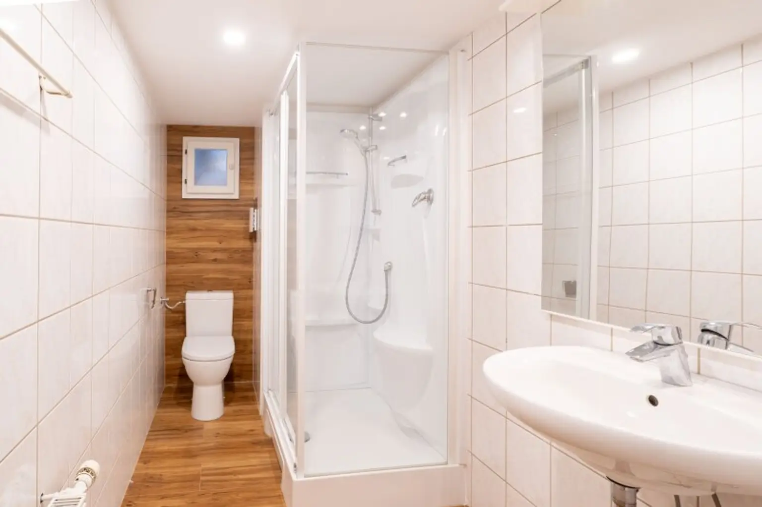 Bestandsfreies Mehrparteienhaus mit 5 Wohnungen + 1 Geschäftslokal in Toplage von Obernberg am Inn zu kaufen!